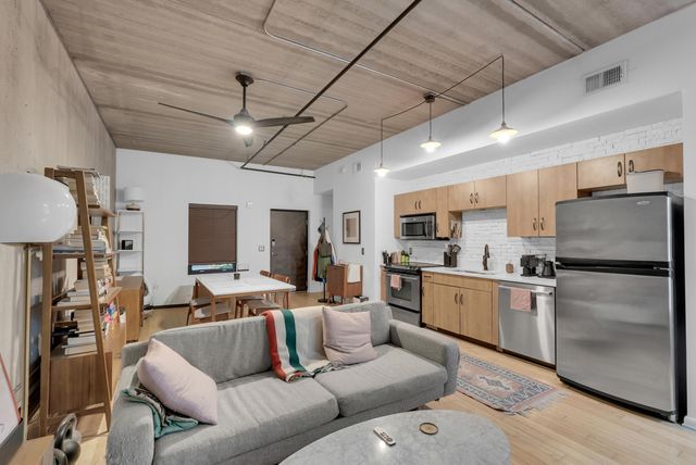 1 Cool Blow Street 323, Charleston, SC 29403