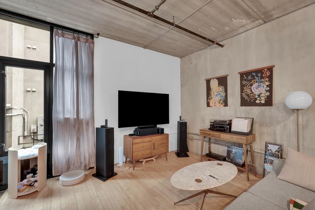 1 Cool Blow Street 323, Charleston, SC 29403