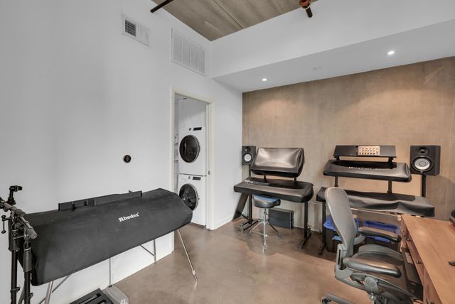 1 Cool Blow Street 323, Charleston, SC 29403