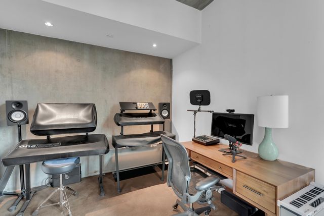 1 Cool Blow Street 323, Charleston, SC 29403