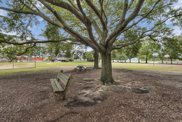 1 Cool Blow Street 323, Charleston, SC 29403