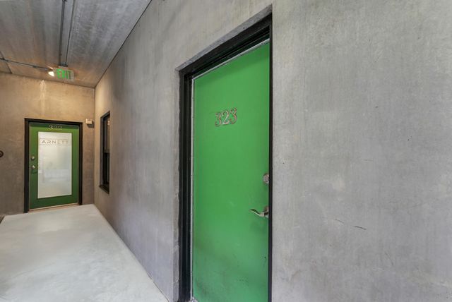 1 Cool Blow Street 323, Charleston, SC 29403