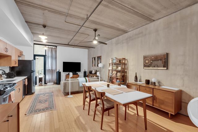 1 Cool Blow Street 323, Charleston, SC 29403