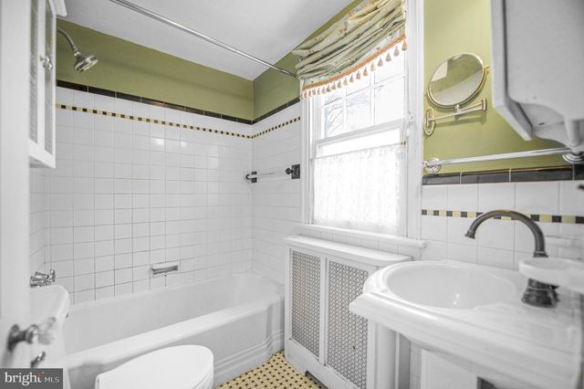 1014 LANSDALE AVE, Lansdale, PA 19446