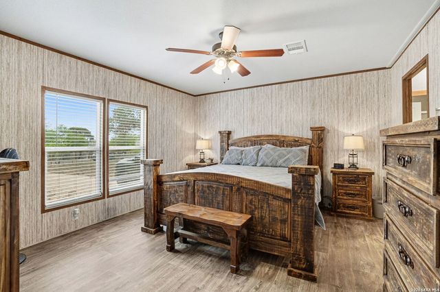 336 County Road 6846, Lytle, TX 78052
