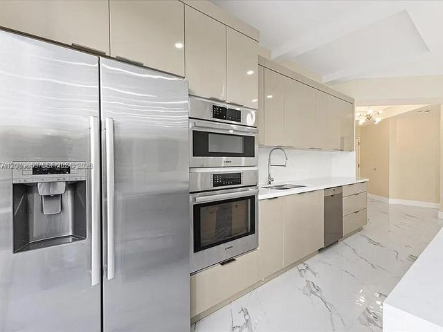 3900 Island Boulevard B408, Aventura, FL 33160