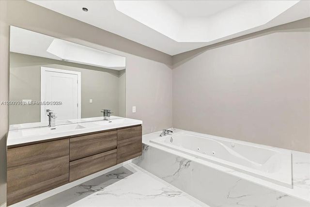3900 Island Boulevard B408, Aventura, FL 33160