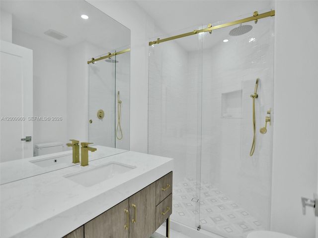 3900 Island Boulevard B408, Aventura, FL 33160
