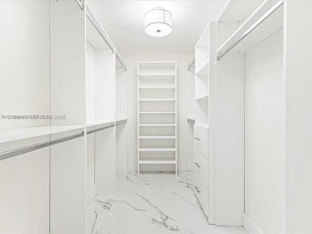 3900 Island Boulevard B408, Aventura, FL 33160