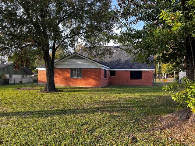 6 Little John Lane, Conroe, TX 77301