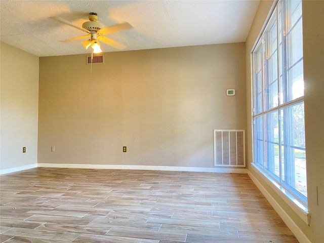 6 Little John Lane, Conroe, TX 77301