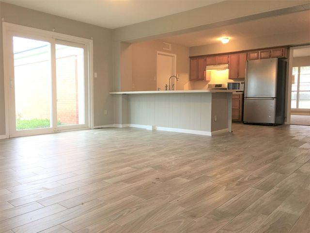 6 Little John Lane, Conroe, TX 77301