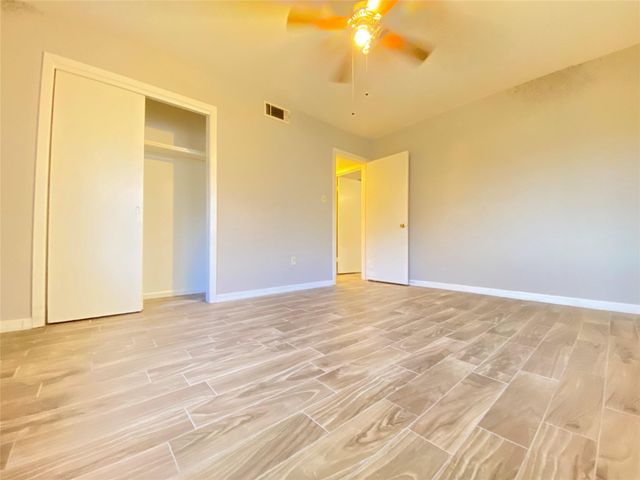 6 Little John Lane, Conroe, TX 77301