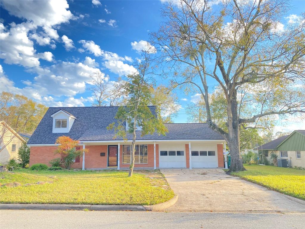 6 Little John Lane, Conroe, TX 77301