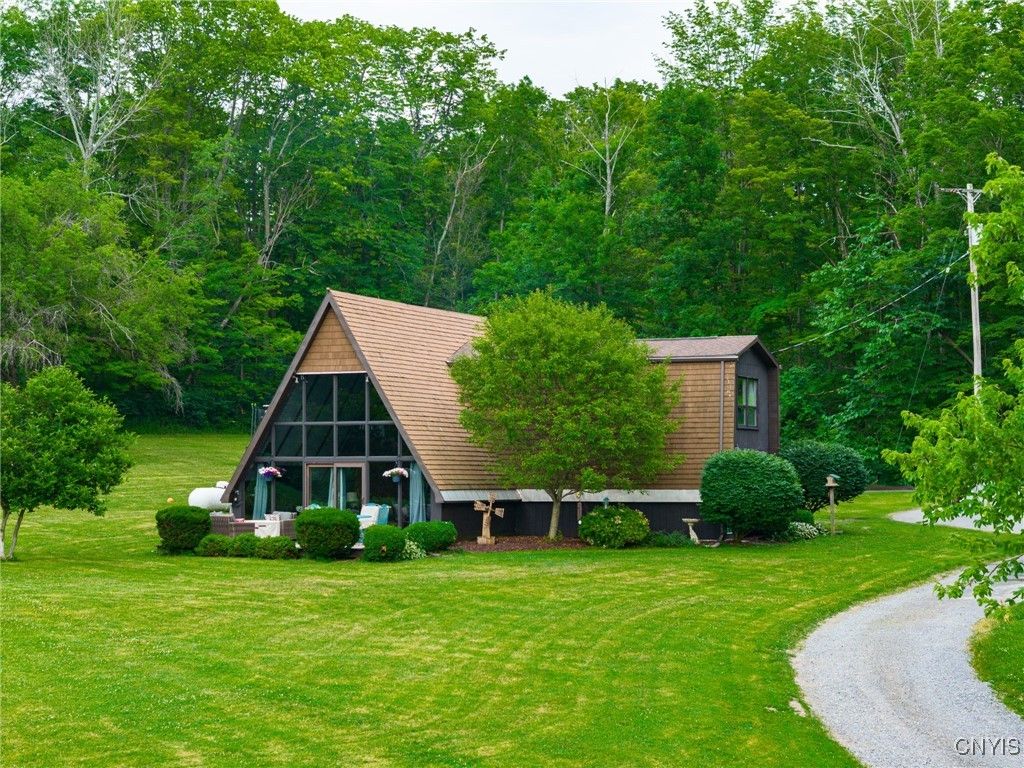 1229 Whiting Road, Elbridge, NY 13080