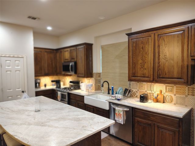 2002 Brianna Lane, Arlington, TX 76001