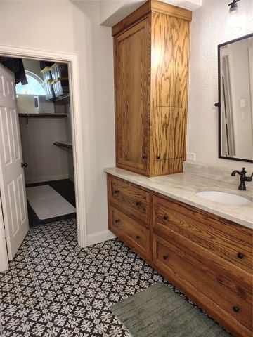 2002 Brianna Lane, Arlington, TX 76001