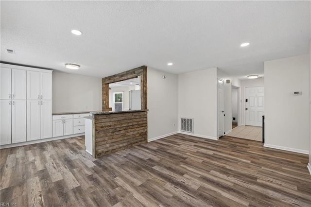 4844 Fountain Hall DR, Virginia Beach, VA 23464
