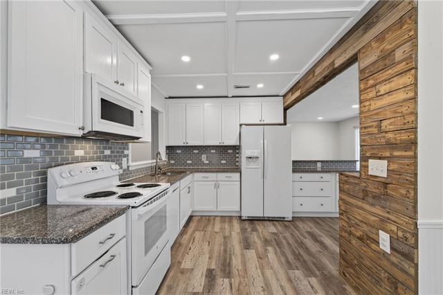 4844 Fountain Hall DR, Virginia Beach, VA 23464