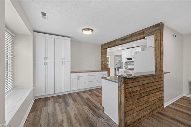 4844 Fountain Hall DR, Virginia Beach, VA 23464
