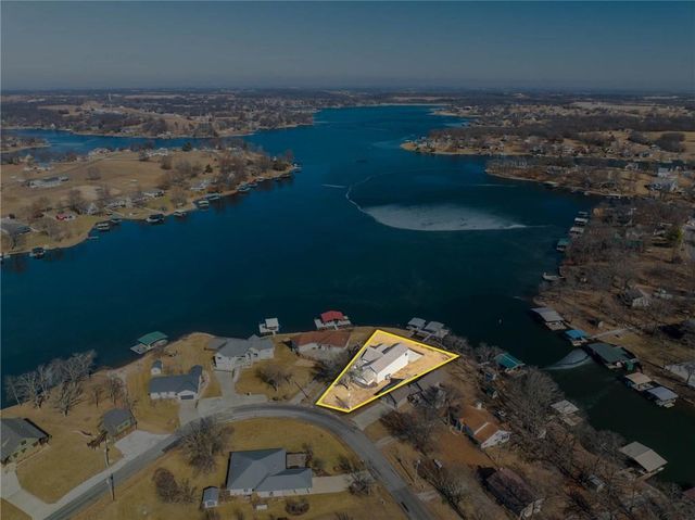 560 Lake Viking Terrace, Gallatin, MO 64640