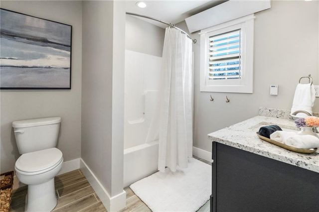 560 Lake Viking Terrace, Gallatin, MO 64640