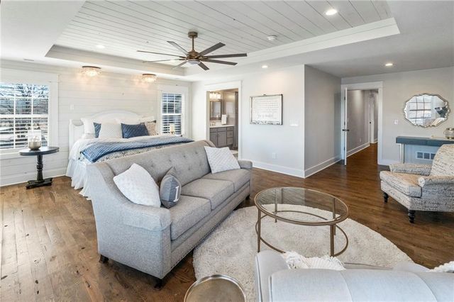 560 Lake Viking Terrace, Gallatin, MO 64640