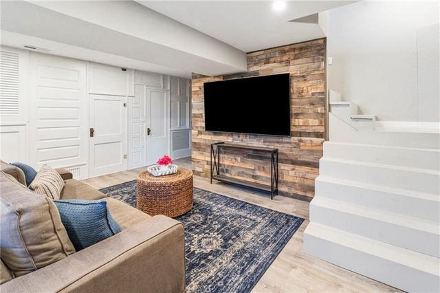 560 Lake Viking Terrace, Gallatin, MO 64640