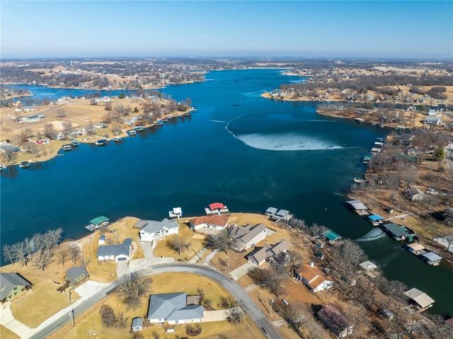 560 Lake Viking Terrace, Gallatin, MO 64640