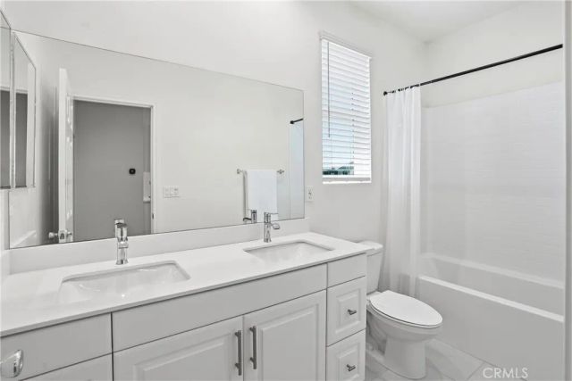 916 E 3RD ST, Santa Ana, CA 92701