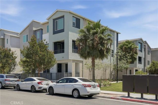 916 E 3RD ST, Santa Ana, CA 92701