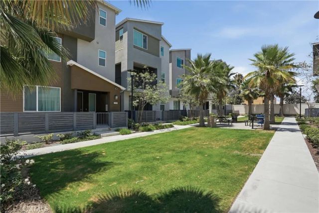 916 E 3RD ST, Santa Ana, CA 92701