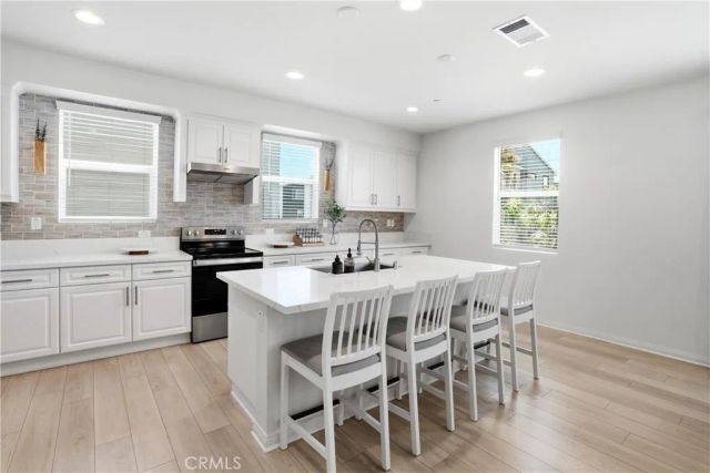 916 E 3RD ST, Santa Ana, CA 92701