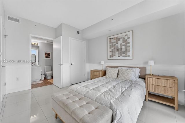 1010 Brickell Ave 3004, Miami, FL 33131