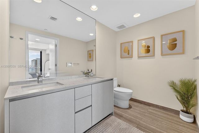 1010 Brickell Ave 3004, Miami, FL 33131