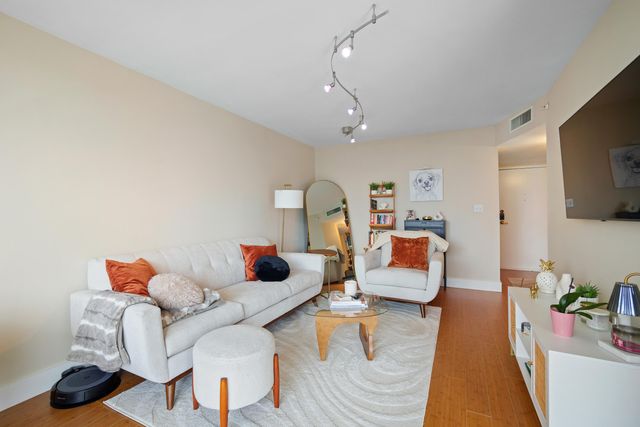 1688 West Avenue 606, Miami Beach, FL 33139