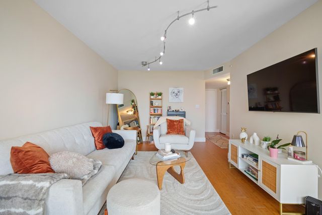 1688 West Avenue 606, Miami Beach, FL 33139