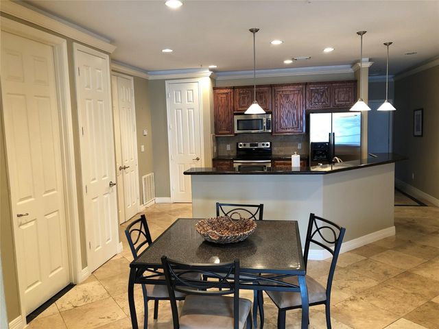 7039 Kingston Cove Lane 207, Willis, TX 77318