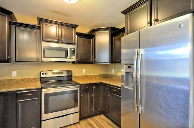 439 LESLIE WOOD DR, Clarksville, TN 37040