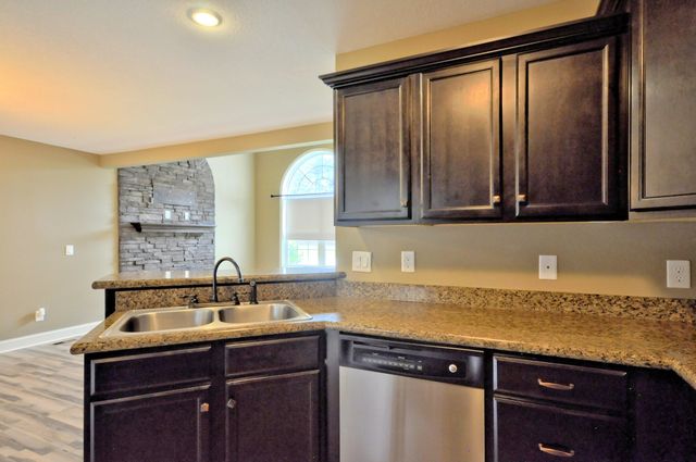 439 LESLIE WOOD DR, Clarksville, TN 37040