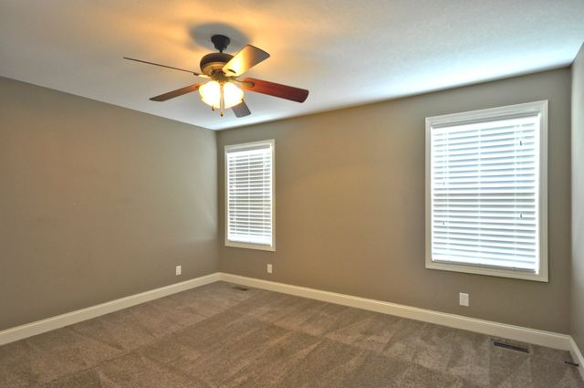 439 LESLIE WOOD DR, Clarksville, TN 37040