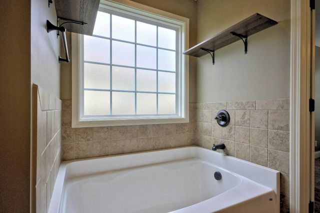 439 LESLIE WOOD DR, Clarksville, TN 37040