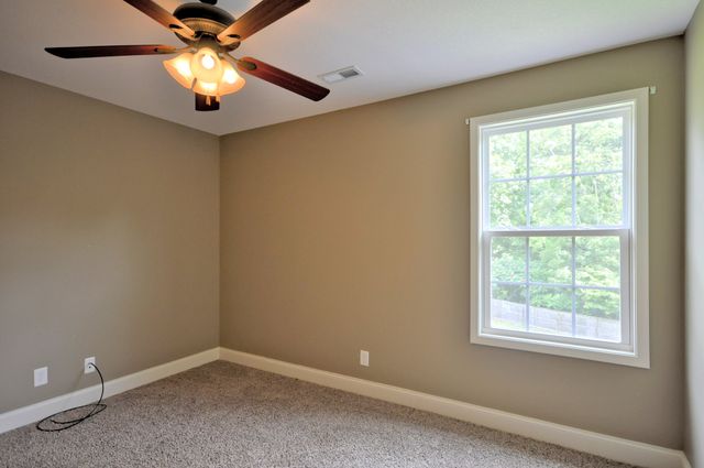 439 LESLIE WOOD DR, Clarksville, TN 37040