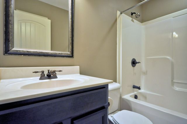 439 LESLIE WOOD DR, Clarksville, TN 37040