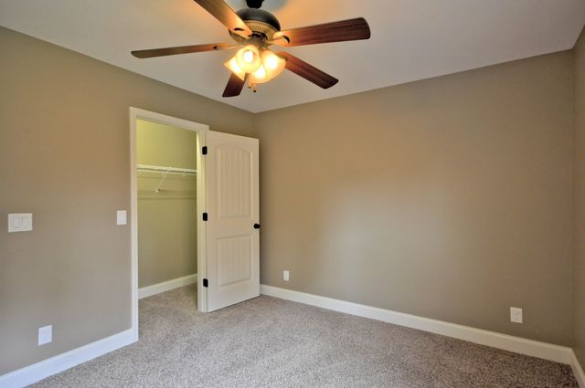 439 LESLIE WOOD DR, Clarksville, TN 37040