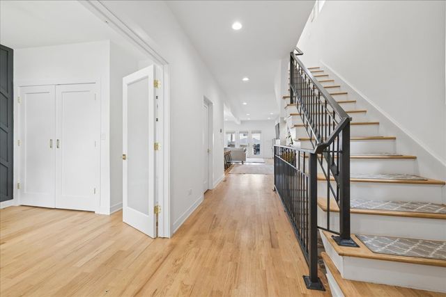 3424 W Beach Avenue, Chicago, IL 60651