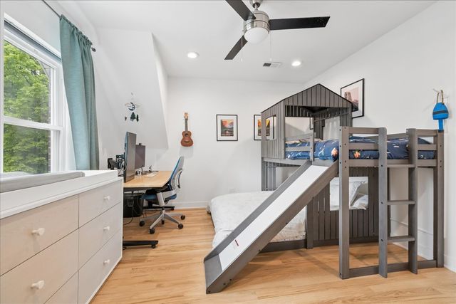 3424 W Beach Avenue, Chicago, IL 60651