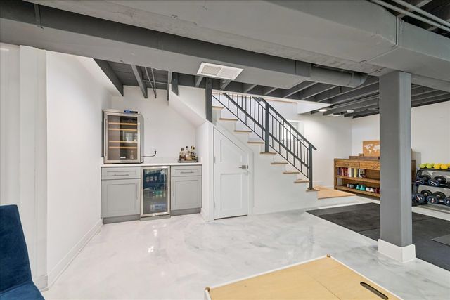 3424 W Beach Avenue, Chicago, IL 60651