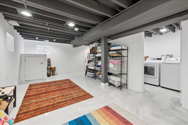 3424 W Beach Avenue, Chicago, IL 60651