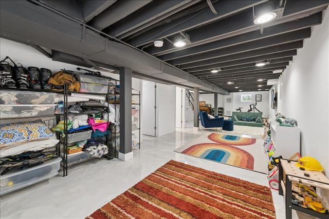 3424 W Beach Avenue, Chicago, IL 60651